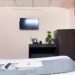 Hotel Manya - Saket